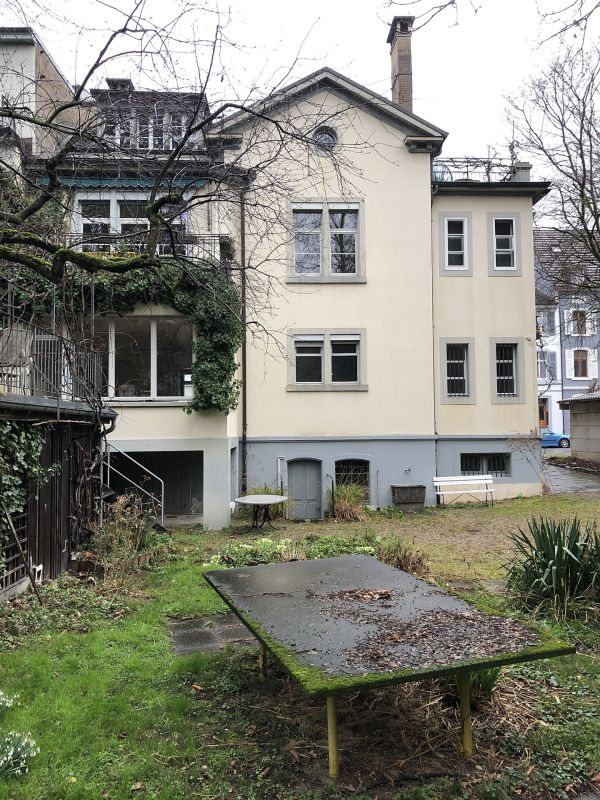 Hoffassade vor der Dachsanierung